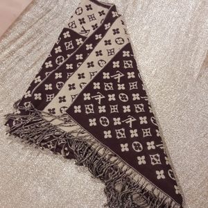 Louis V Scarf